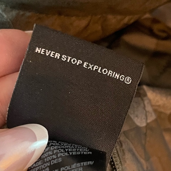 The North Face xlg girls size 18 Black and Gray Camouflage Ski Jacket reversible - Picture 11 of 16